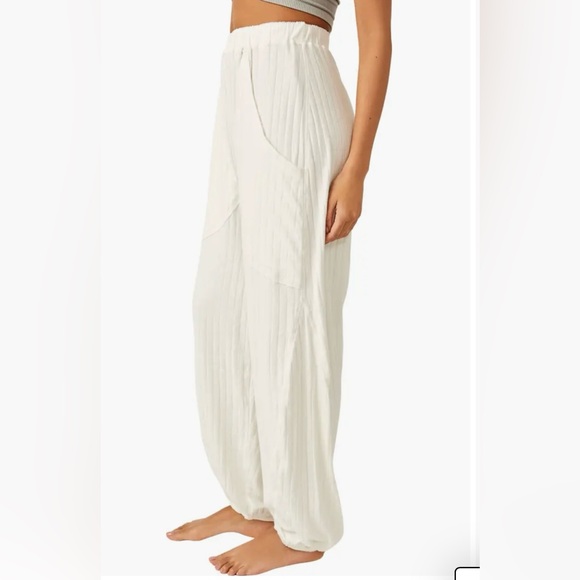 🆕 Free People Coffee Chat jogger in off white only size small - Picture 4 of 16